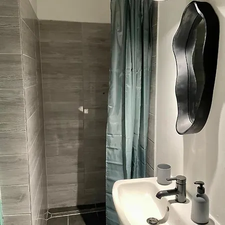 Lägenhet Cozy In Budapest